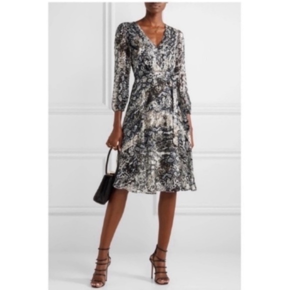 ✅ Alice + Olivia Dress Coco Plunging V Neck - Picture 2 of 8